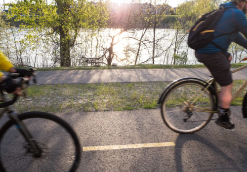 People riding bikes by the Mississippi River. (Photo by Lucas Winzenburg)